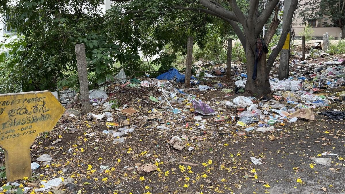 ಬೆಂಗಳೂರು, ಆಗಸ್ಟ್ 22: ಖಾಲಿ ಇರುವ ನಿವೇಶನಗಳ ಮಾಲೀಕರ ಆಸ್ತಿಗಳನ್ನು ಸ್ವಚ್ಛಗೊಳಿಸುವ ಗಡುವನ್ನು ಆಗಸ್ಟ್ 22ಕ್ಕೆ ವಿಸ್ತರಿಸಲಾಗಿದೆ.