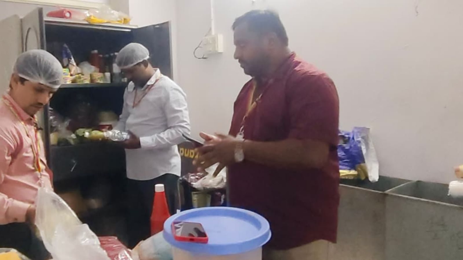 कर्नाटक के स्वास्थ्य विभाग ने अपनी ही कैंटीन में छापा मारा, समय समाप्त हो चुके खाद्य पदार्थ मिले