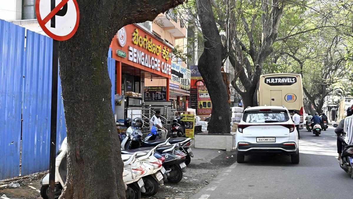 ಹೊಸ ಕರಡು ನಿಯಮಗಳು ಆಫ್-ಸ್ಟ್ರೀಟ್ ಪಾರ್ಕಿಂಗ್ ಅನ್ನು ಉತ್ತೇಜಿಸುವ ಗುರಿಯನ್ನು ಹೊಂದಿರುವುದರಿಂದ ಬೆಂಗಳೂರಿನಲ್ಲಿ ಆನ್-ಸ್ಟ್ರೀಟ್ ಪಾರ್ಕಿಂಗ್ ದುಬಾರಿಯಾಗಬಹುದು