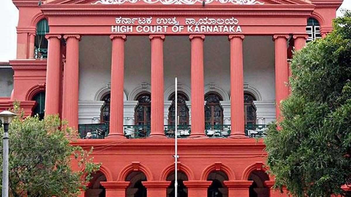 711 ಎಕರೆ ಕಾಡುಗೋಡಿ ತೋಟದ ಪ್ರದೇಶವನ್ನು ಅರಣ್ಯ ಭೂಮಿಯಾಗಿ ಮರುಸ್ಥಾಪಿಸಲು ಕೋರಿ ಸಲ್ಲಿಸಲಾಗಿದ್ದ ಅರ್ಜಿಯ ಕುರಿತು ಸರ್ಕಾರಕ್ಕೆ ಕರ್ನಾಟಕ ಹೈಕೋರ್ಟ್ ನೋಟಿಸ್ ನೀಡಿದೆ.