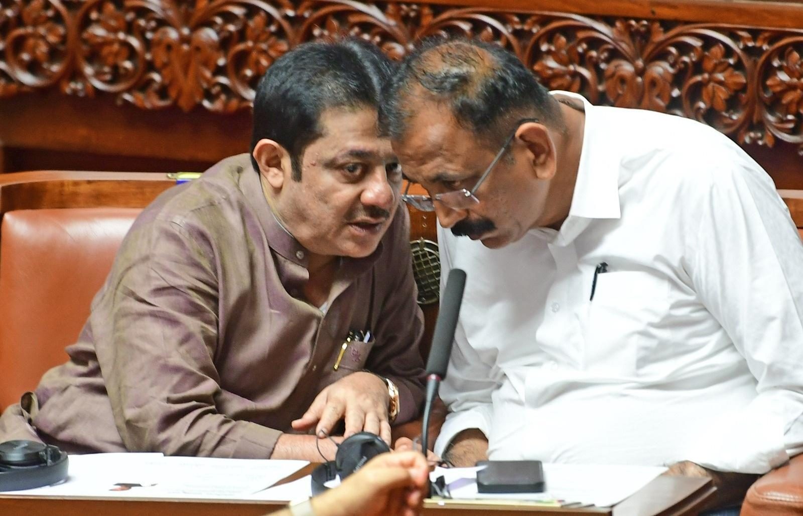 ಜಮೀರ್ ಅವರು ಶಿವಕುಮಾರ ಸಂಪುಟದಲ್ಲಿ ಅಸಮಾಧಾನವನ್ನು ಹೆಚ್ಚಿಸಿದ್ದಾರೆ.