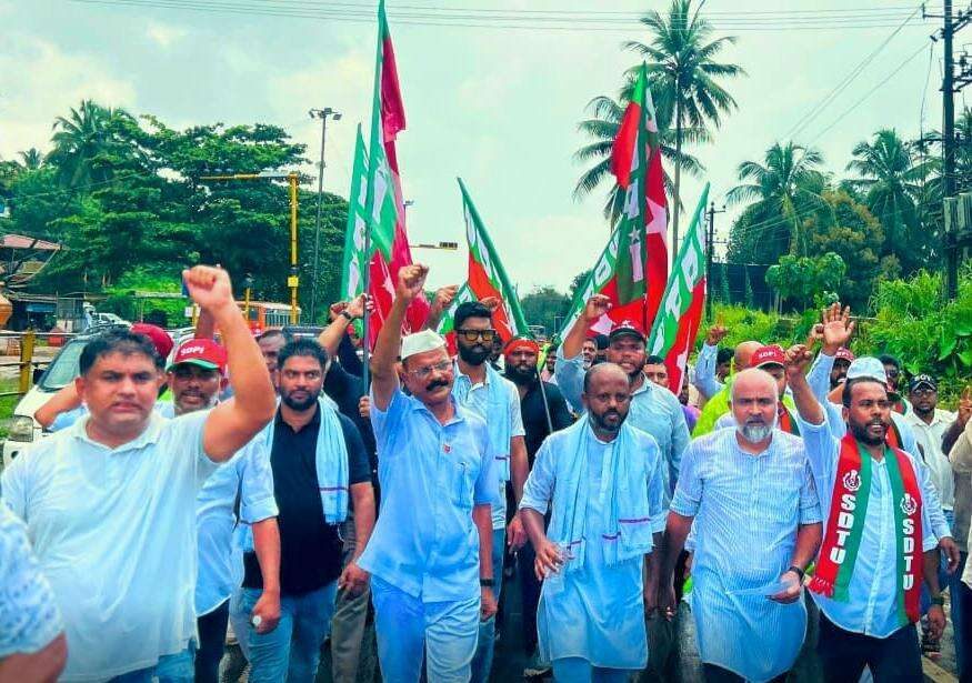 SDPI holds DC office chalo march against NH tollgate