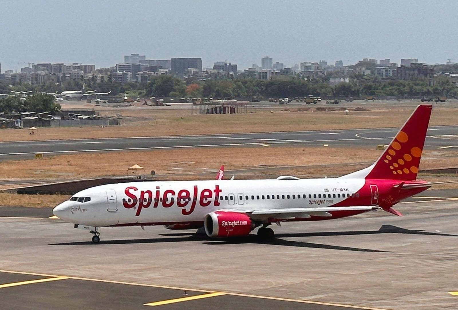 Flyers bound for Mumbai left uncertain as  flight delayed by 5.5 hours