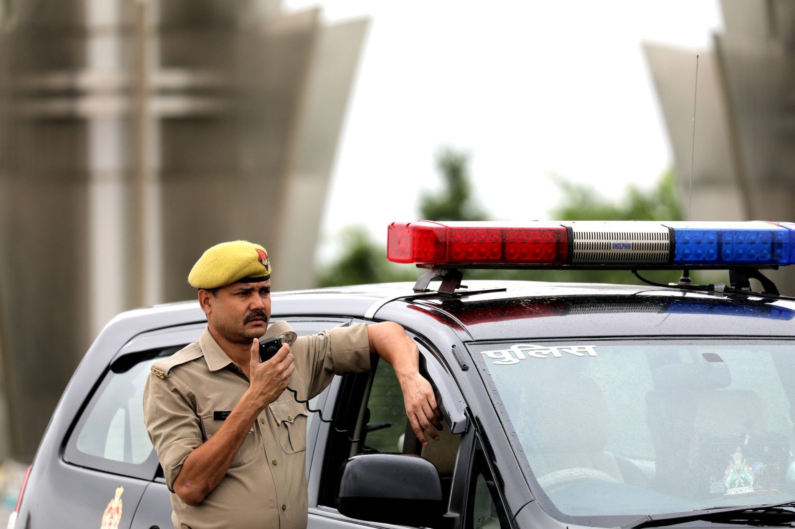 ब्रम्हपुरी में कार से देशी शराब की तस्करी नाकाम, दो गिरफ्तार, एक फरार