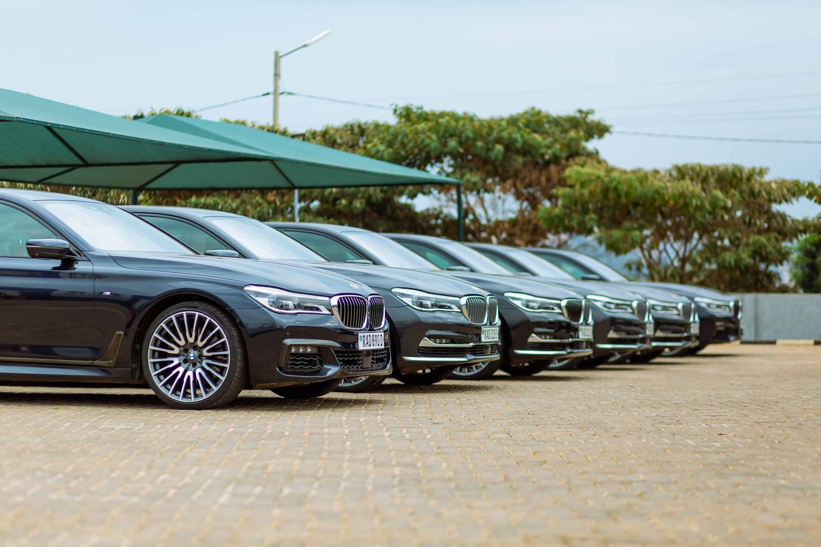BMW i5 लाँग व्हीलबेस भारत में लॉन्च, कीमत 79.60 लाख रुपये से शुरू