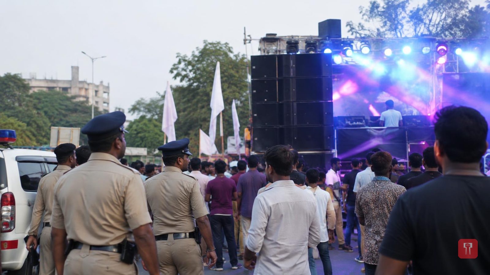 DJ की तेज आवाज पर पुलिस के आदेश से भाजपा में ही मतभेद, जोशी-दटके के अलग-अलग तर्क