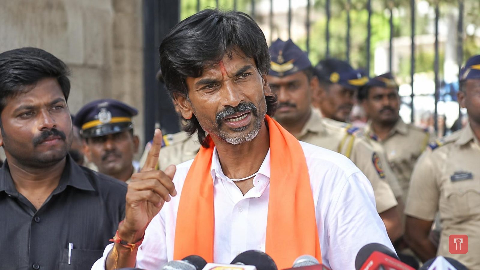 मुंबई पुलिस ने जरांगे पाटील को आजाद मैदान आंदोलन की इजाजत नहीं दी, जरांगे भड़के