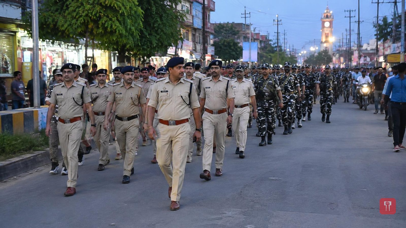 गणेशोत्सव से पहले चंद्रपुर में पुलिस का बड़ा रूट मार्च, एसपी आयुष नोपानी की शांति की अपील