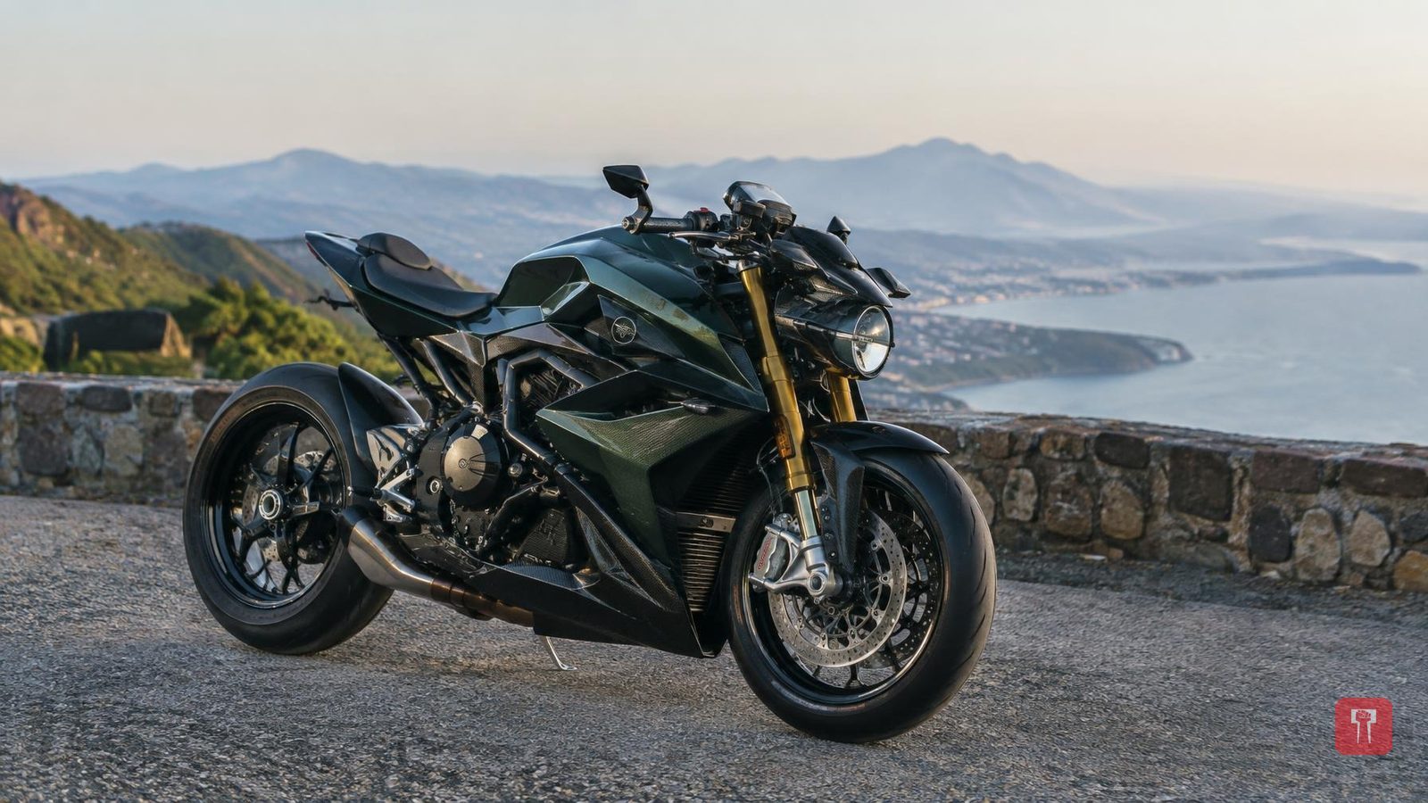 एस्टन मार्टिन की पहली रोड बाइक: कार्बन फाइबर बॉडी, 130 bhp इंजन, सिर्फ 300 यूनिट