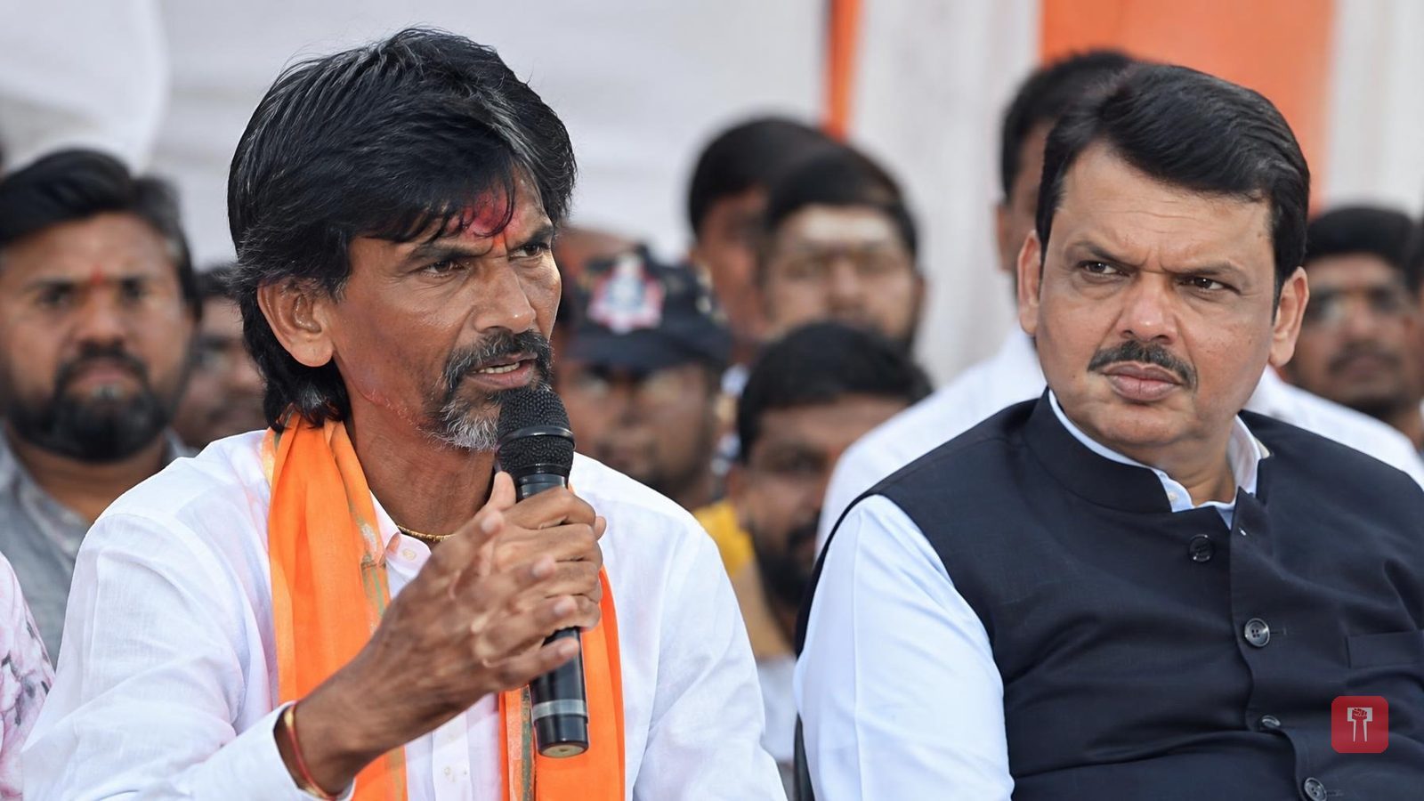 जरांगे पाटील का आरोप: फडणवीस के इशारे पर करीबियों को ईडी के नोटिस