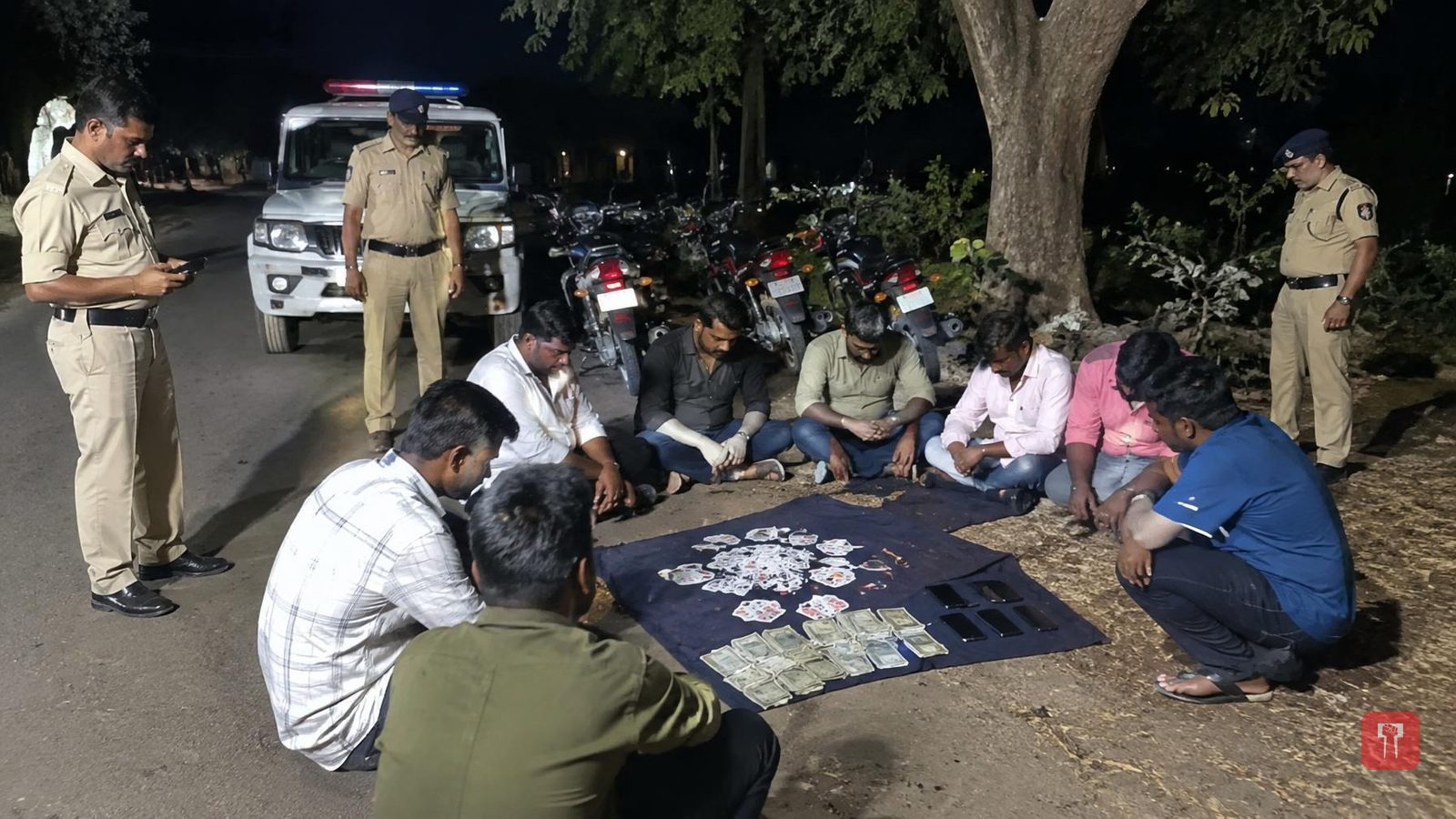 सावंगी मेघे पुलिस का जुगार अड्डे पर छापा, आठ जुआरी गिरफ्तार