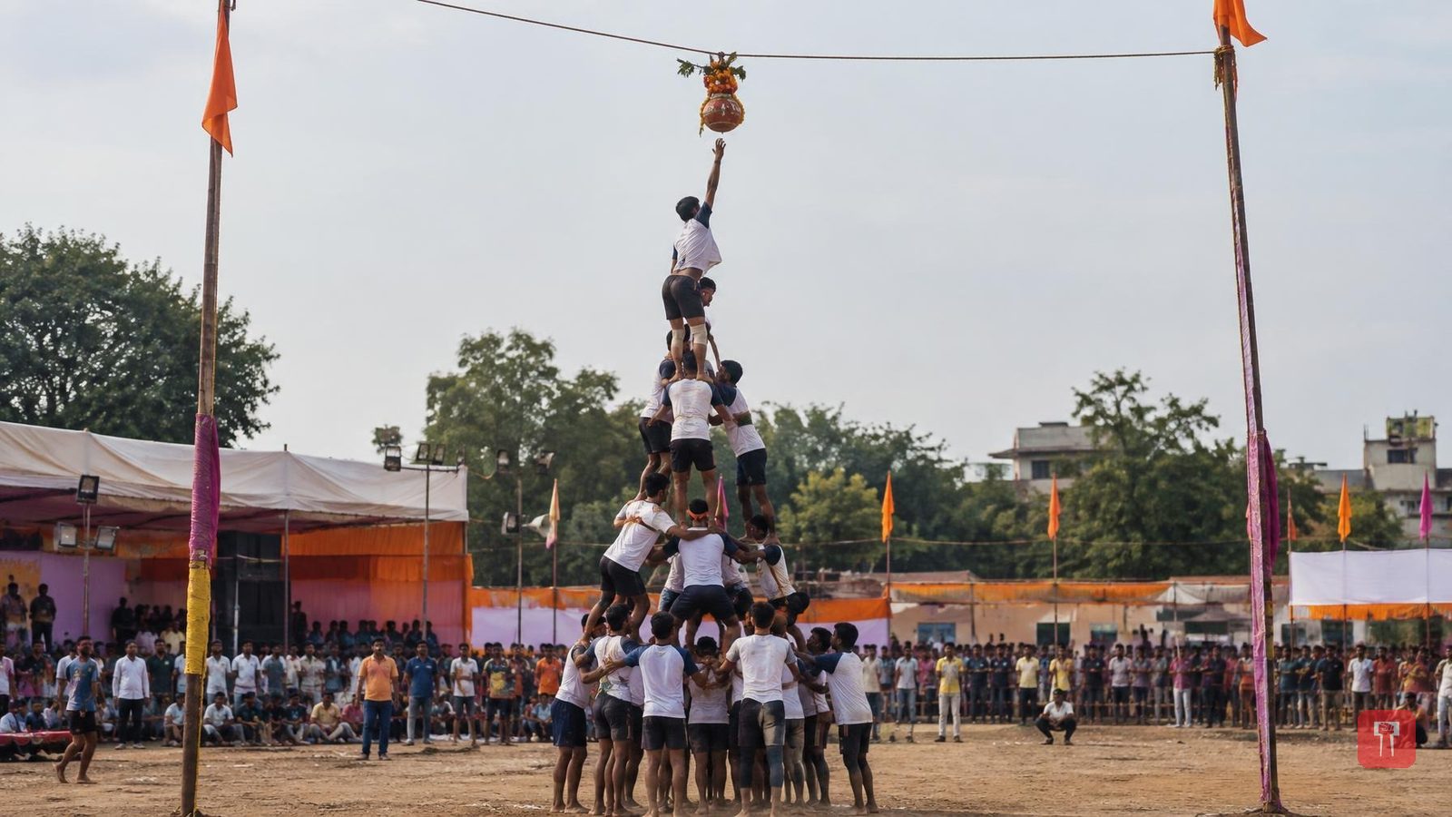 चंद्रपुरात 'भाऊंची दहीहंडी'; दीड लाखांचे बक्षीस, रस्सीखेच व वेशभूषा स्पर्धांचा थरार