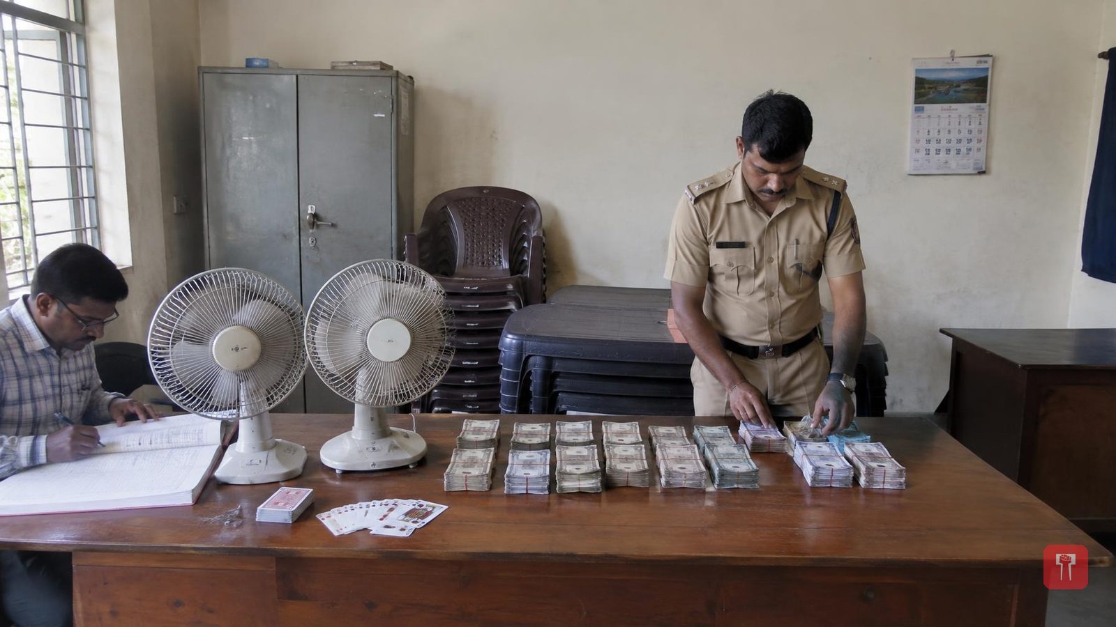 सेवाग्राम में जुआ अड्डे पर पुलिस की छापेमारी, 11 लाख 5 हजार का माल जब्त, छह गिरफ्तार