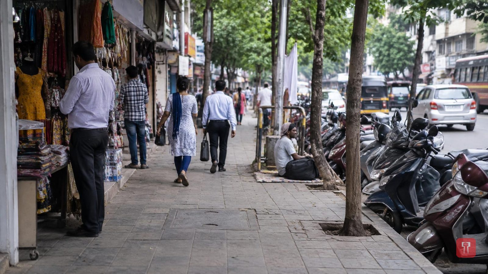 3383 करोड़ के मालिक भाजप विधायक पराग शाह घाटकोपर की सड़कों पर भिखारी बने नजर आए