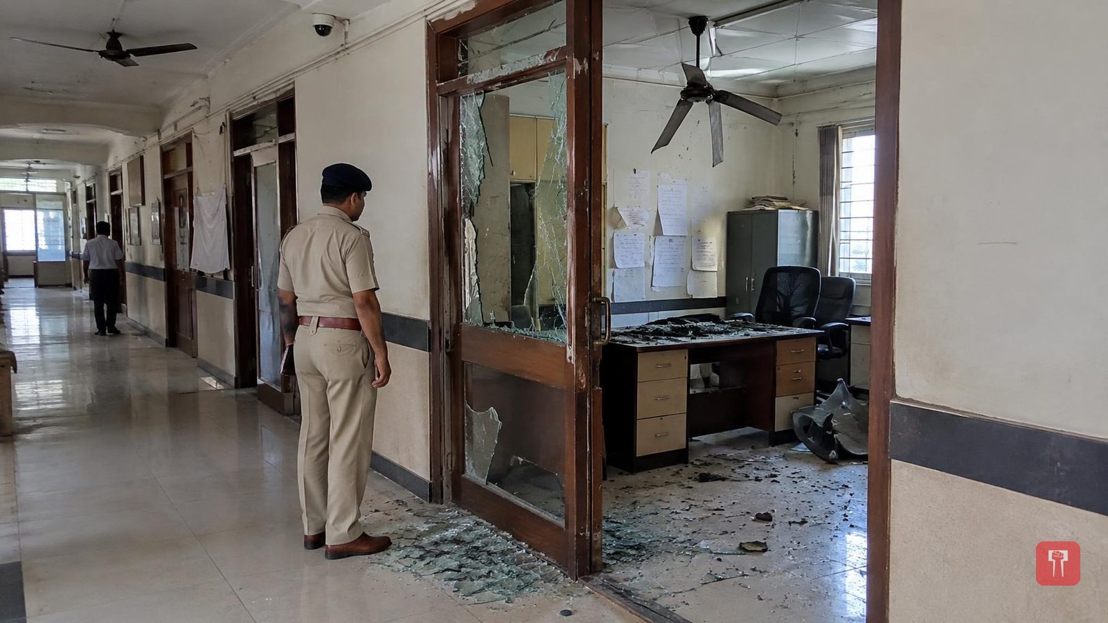 गोंदिया जिला परिषद इमारत में चोरी: कार्यकारी अभियंता के कमरे में तोडफोड, कंप्यूटर गायब, सारे सीसीटीवी बंद मिले