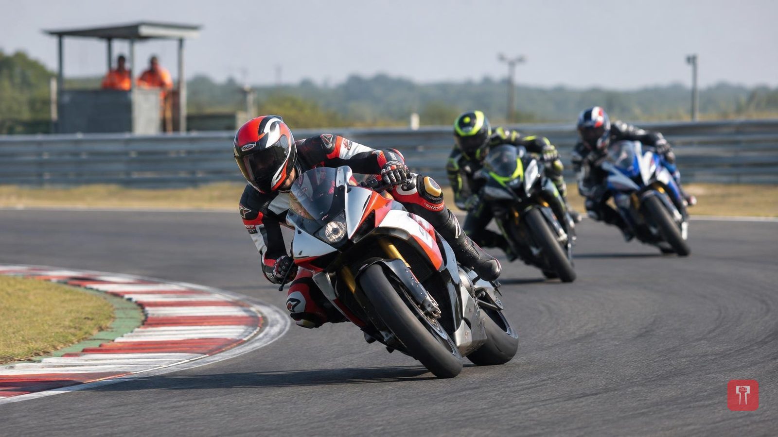 Racing: मद्रास रेसिंग सर्किटवर पुण्याचा सार्थक चमकला! सुपर स्पोर्टसह इलेक्ट्रिक आरटीई गटात धमाकेदार विजय