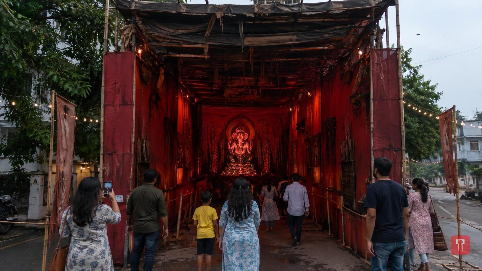 गणेशोत्सव में तुम्बाड फिल्म की थीम पर बने डरावने मंडप, फैंस के अनोखे आइडिया वायरल