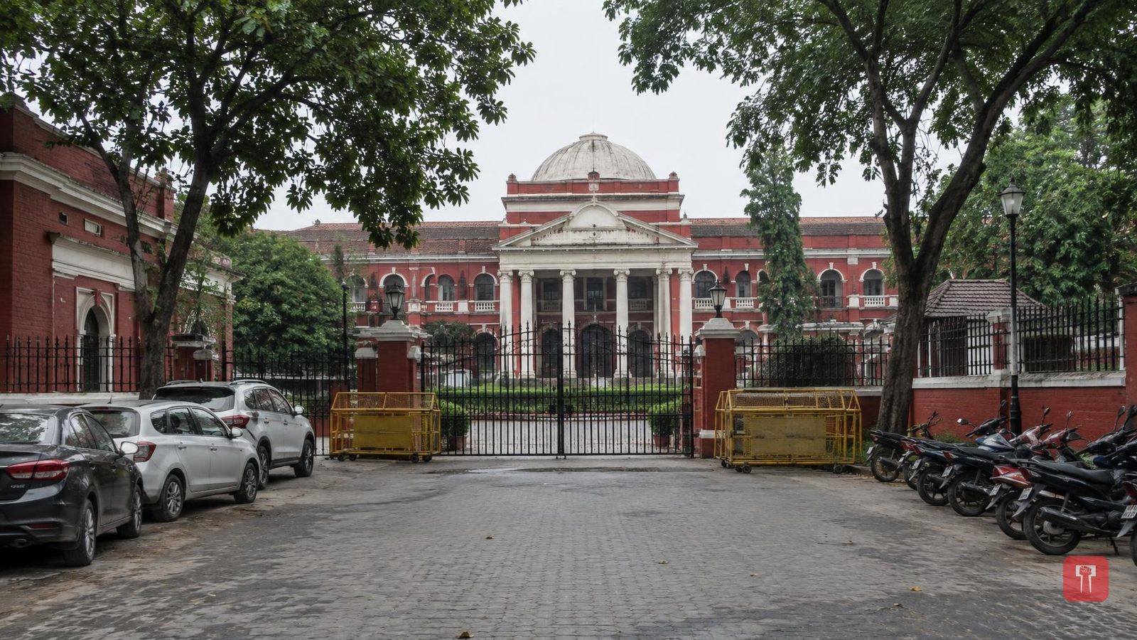 High Court Recruitment 2026: ग्रॅज्युएट्ससाठी मोठी संधी, दिल्ली हायकोर्टात पदभरती सुरू