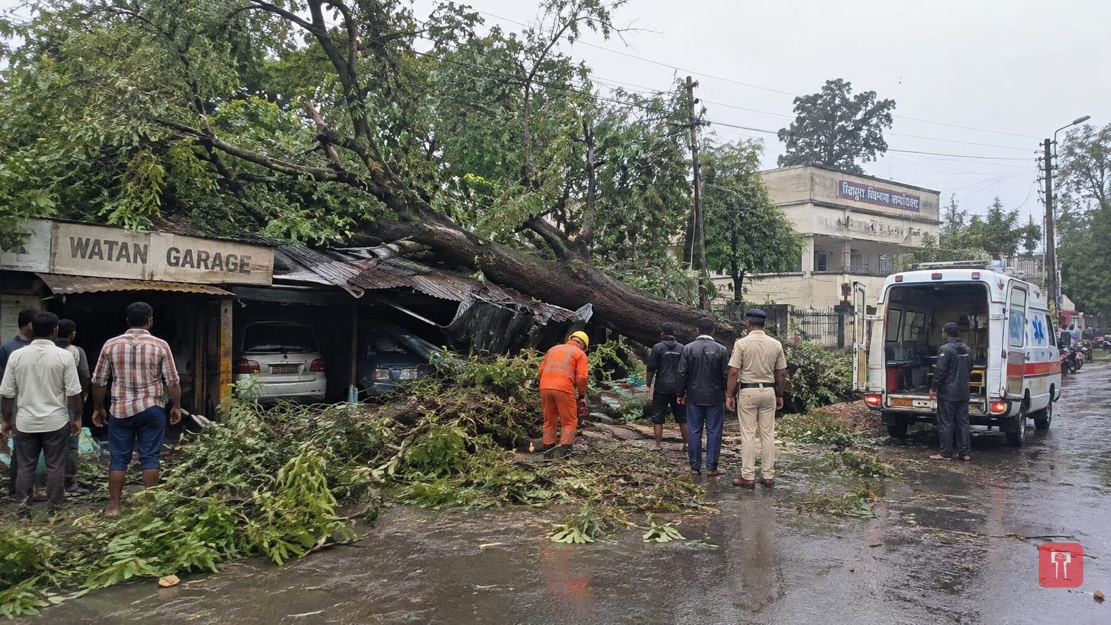 सावनेरमध्ये मुसळधार पाऊस आणि वादळाचा कहर, दोन वेगवेगळ्या दुर्घटनांत दोघांचा मृत्यू, एकाला नागपूरला रेफर