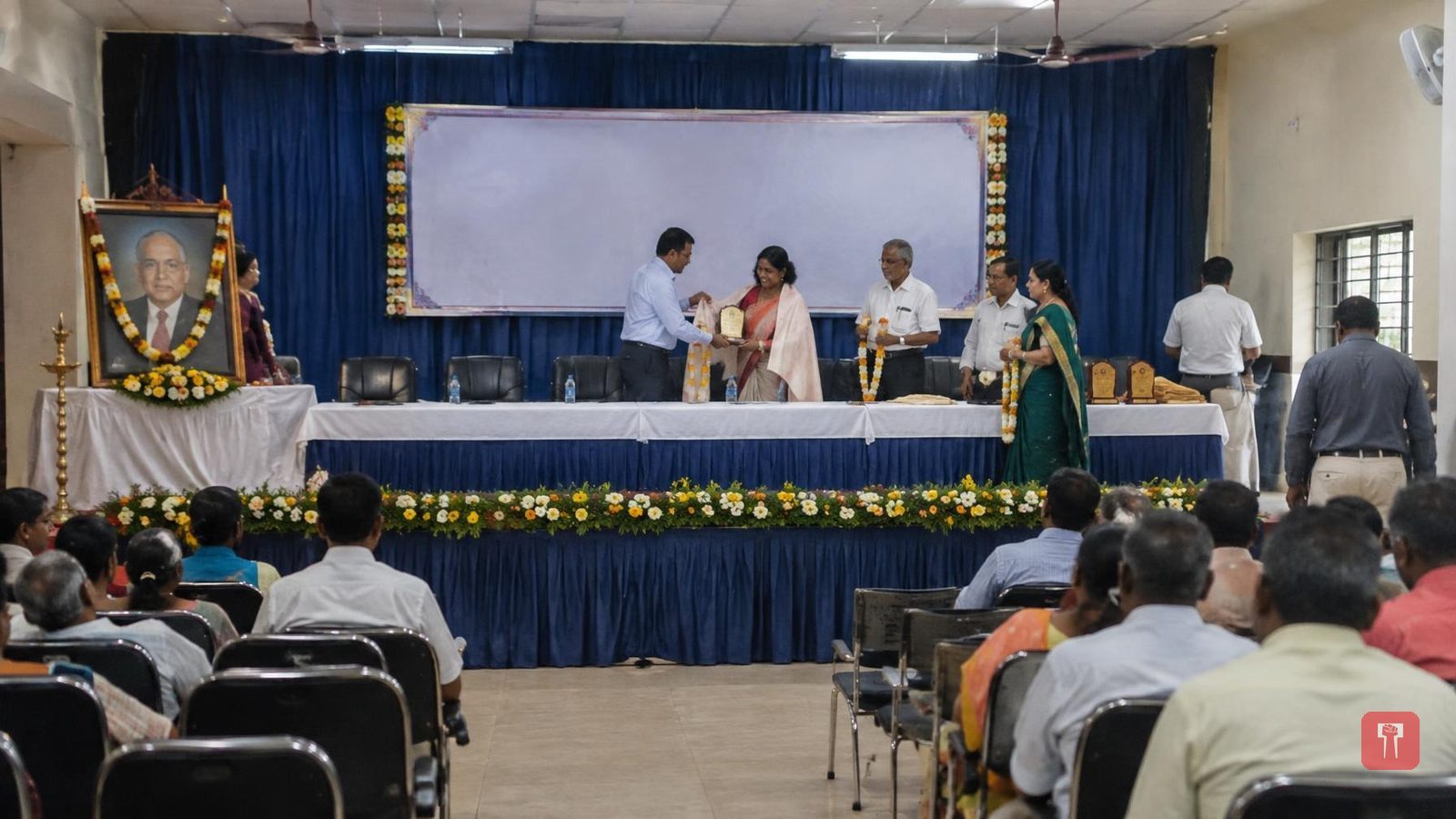 Chandrapur District Bank kicks off Sahakar Week 2026, honours Vaishalitai Vasade