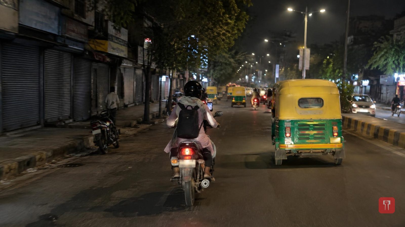 "सगळे माझा पाठलाग करत होते..."; महिलांचे कपडे घालून दिल्लीत रात्रीची सुरक्षा पाहायला निघाला तरुण; Video Viral
